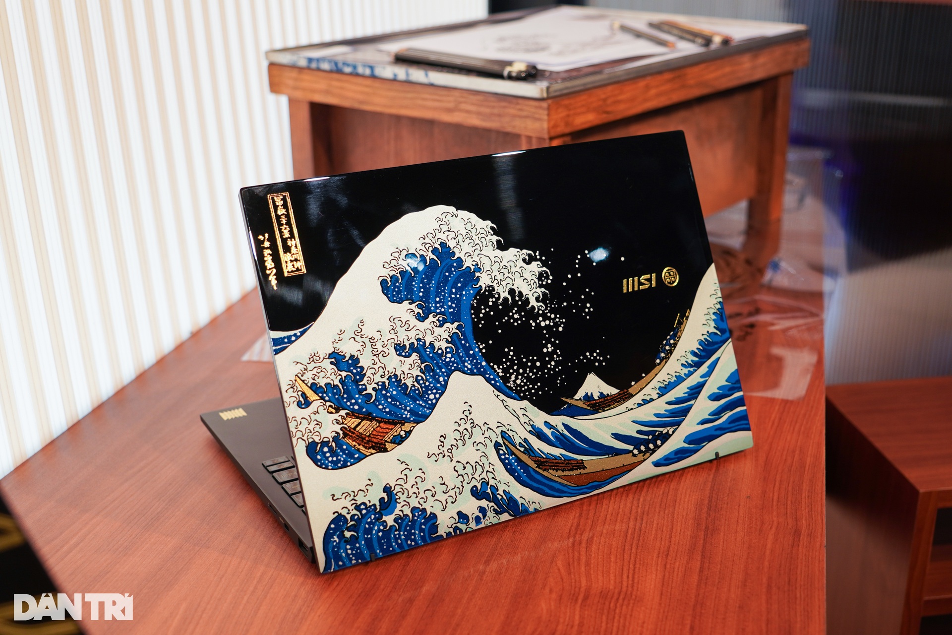 Computex 2025: Laptop AI có mặt lưng tranh sơn mài thủ công - 8 Computex 2025: Laptop AI có mặt lưng tranh sơn mài thủ công - 8